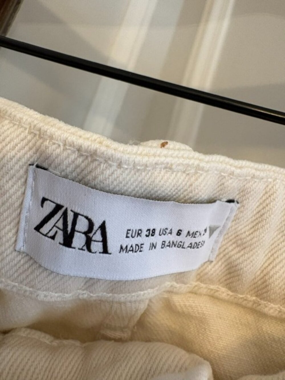Zara Cream Denim Cut-Off Shorts, Size 6 - Picture 5 of 5